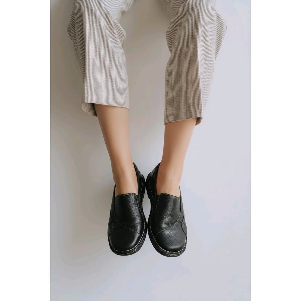 Earth Spirit women's black leather slip-on comfort shoes Kinna  2582748  Sz. 7.5